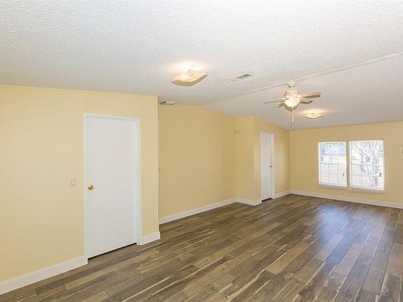 2nd image of 2076 Meadow Oak Cir