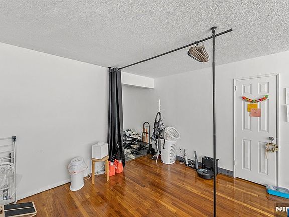 4th image of 1575 Center Avenue #1F