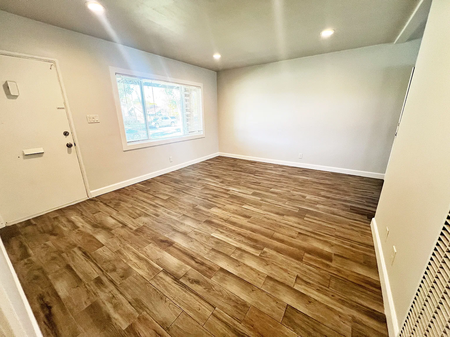 2 bed, 750 sqft, $2,550 — Photo 4