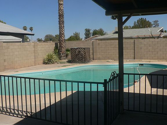 Sparkling Diving Pool