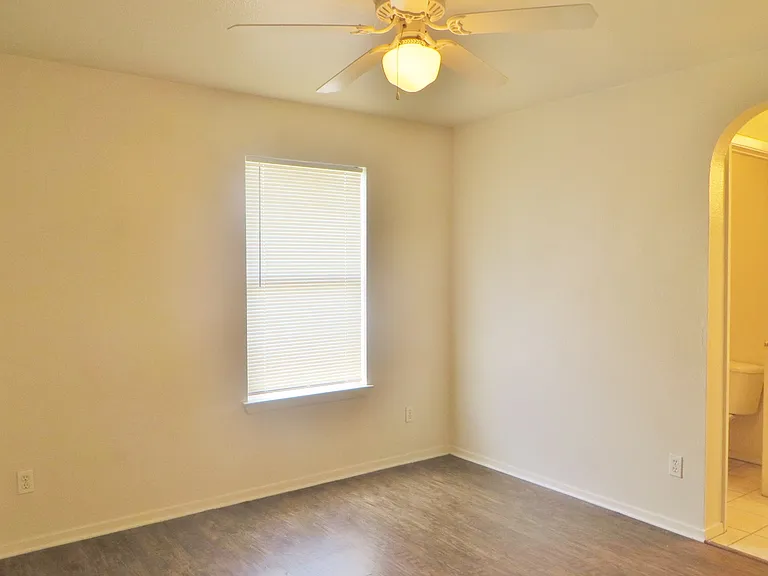 2216C Katy Ln — Photo 13