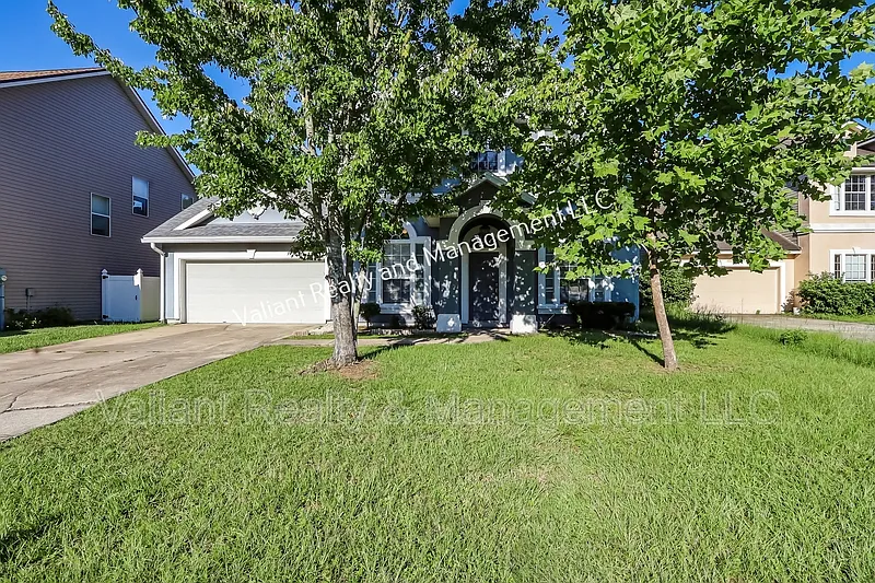 4 bed, 3.5 bath, 2643 sqft, $2,350 — Photo 2