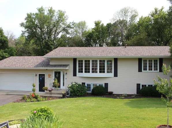 920 13th Ave SE, Forest Lake, MN 55025