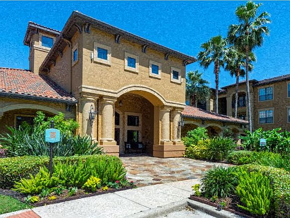 Estancia Leasing Office Exterior