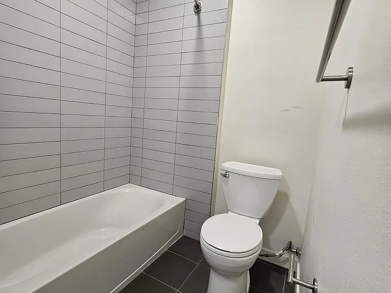 Grand View Apartments — Photo 14
