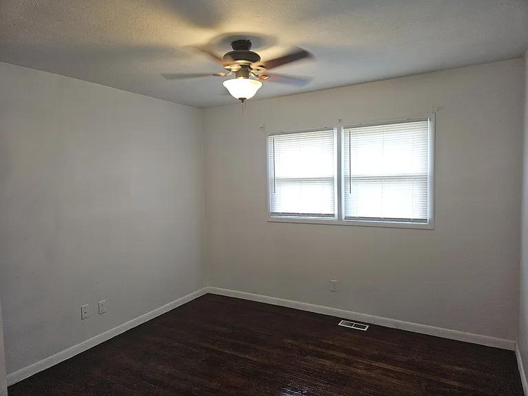 619 Berwick Dr — Photo 17