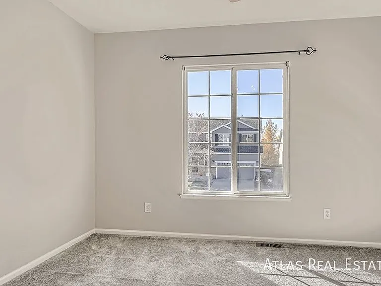 4526 Crow Creek Dr — Photo 8