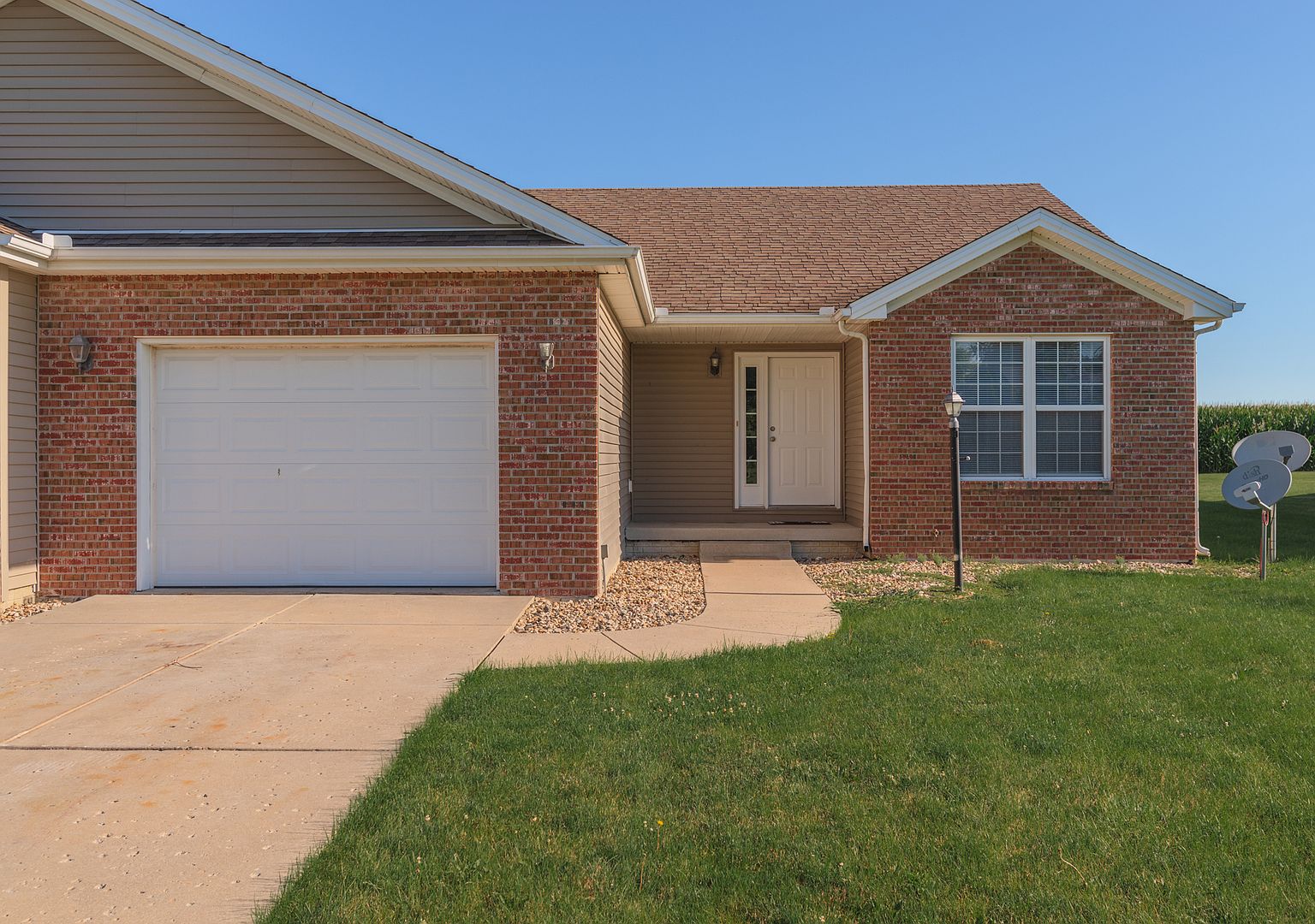 114 W 10th St B, Gridley, IL 61744 Zillow