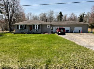 2152 E Cody Estey Rd, Pinconning, MI 48650