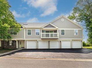 1218 Ballantrae Pl APT E, Mundelein, IL 60060