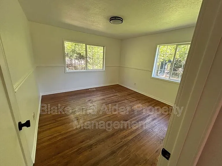 198 NE 157th Ave — Photo 12