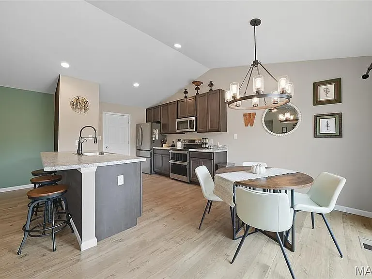 761 Creek View Dr — Photo 10