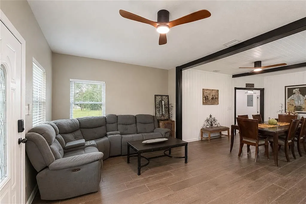 4 bed, 2.5 bath, 1701 sqft, $1,950 — Photo 3