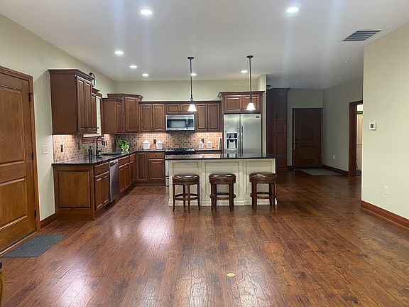 3rd image of 1065 Stewart Rd