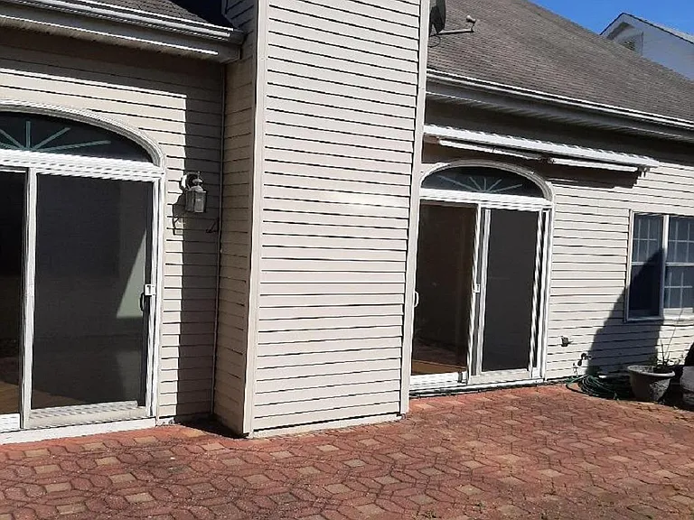 52 Westminster Dr — Photo 5