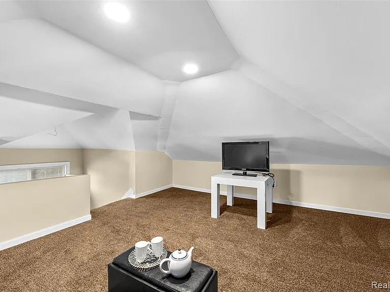 3196 Helen St — Photo 28