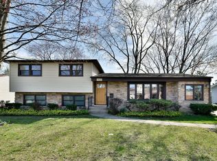 1921 N Verde Dr, Arlington Heights, IL 60004