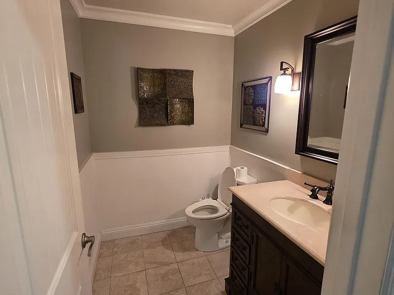 1/2 Bathroom