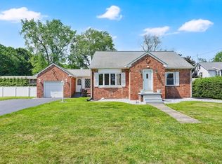 12 Lexington St, Agawam, MA 01001