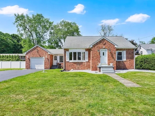 12 Lexington St, Agawam, MA 01001