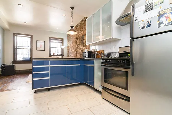 Rented by MTY Group, Inc | media 17