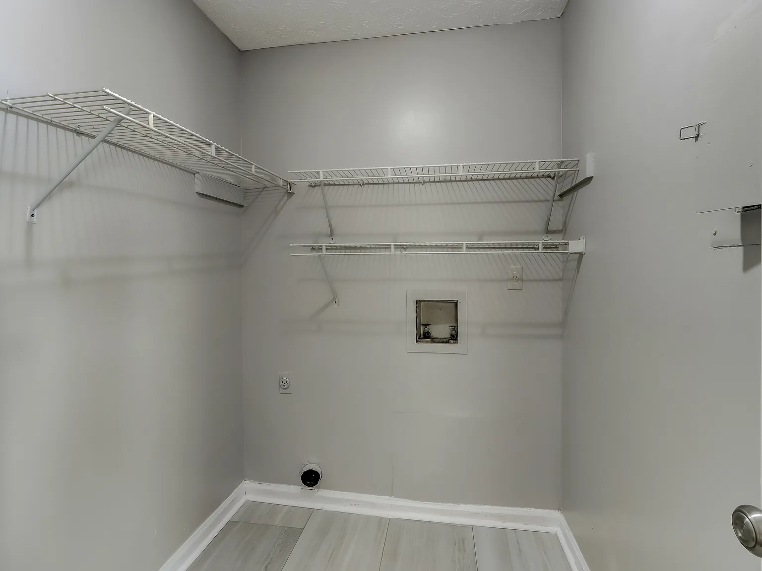 3 bed, 1242 sqft, $2,050 — Photo 3