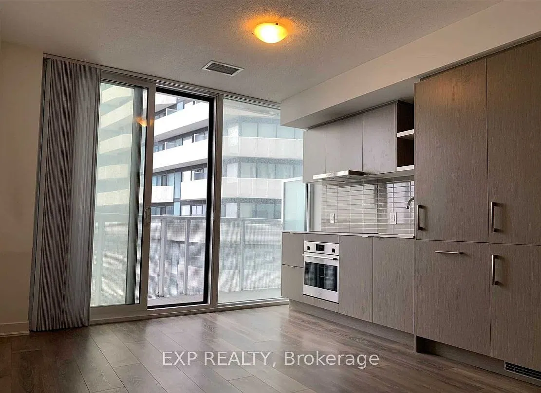 Studio, $2,050 — Photo 2