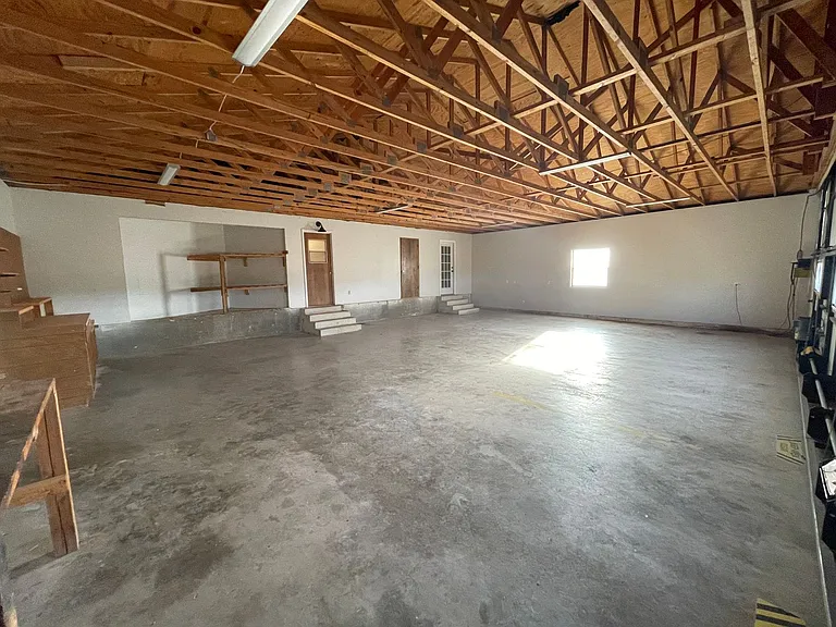 552 Lawson Ln — Photo 27