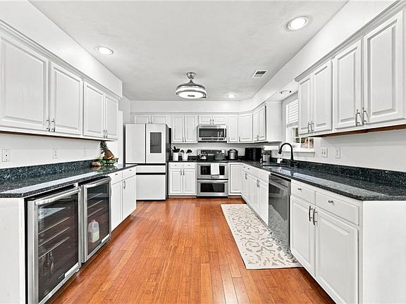 2nd image of 801 Aston Pl
