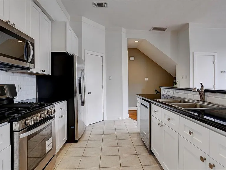 4208 Stanford St — Photo 3