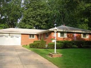5059 Douglas Dr, North Olmsted, OH