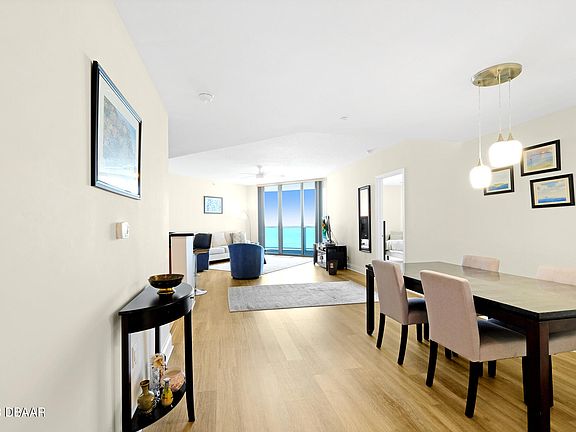 4th image of 241 Riverside Dr Unit 1106
