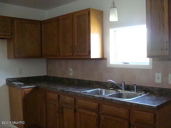 4th image of 222 E Lincoln Ave