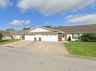 123 Timber Trl, Carterville, IL 62918