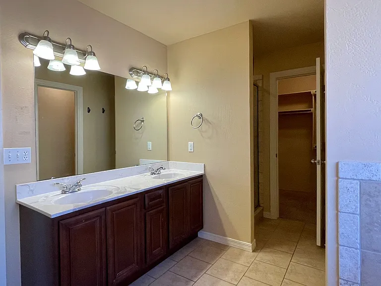17605 Pond Walk Ct — Photo 7