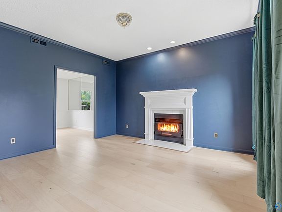 5th image of 106 Golden Oak Dr