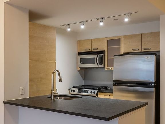3rd image of 88 Leonard St APT 605