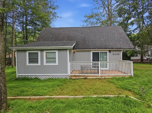 8919 Moose Ln, Tobyhanna, PA 18466