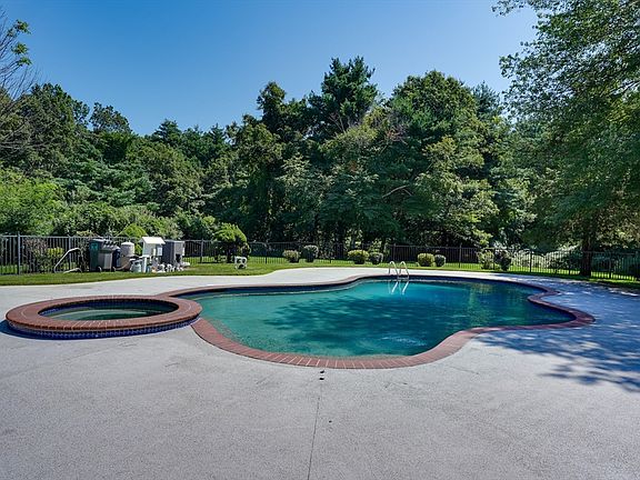 4th image of 373 Caterina Hts