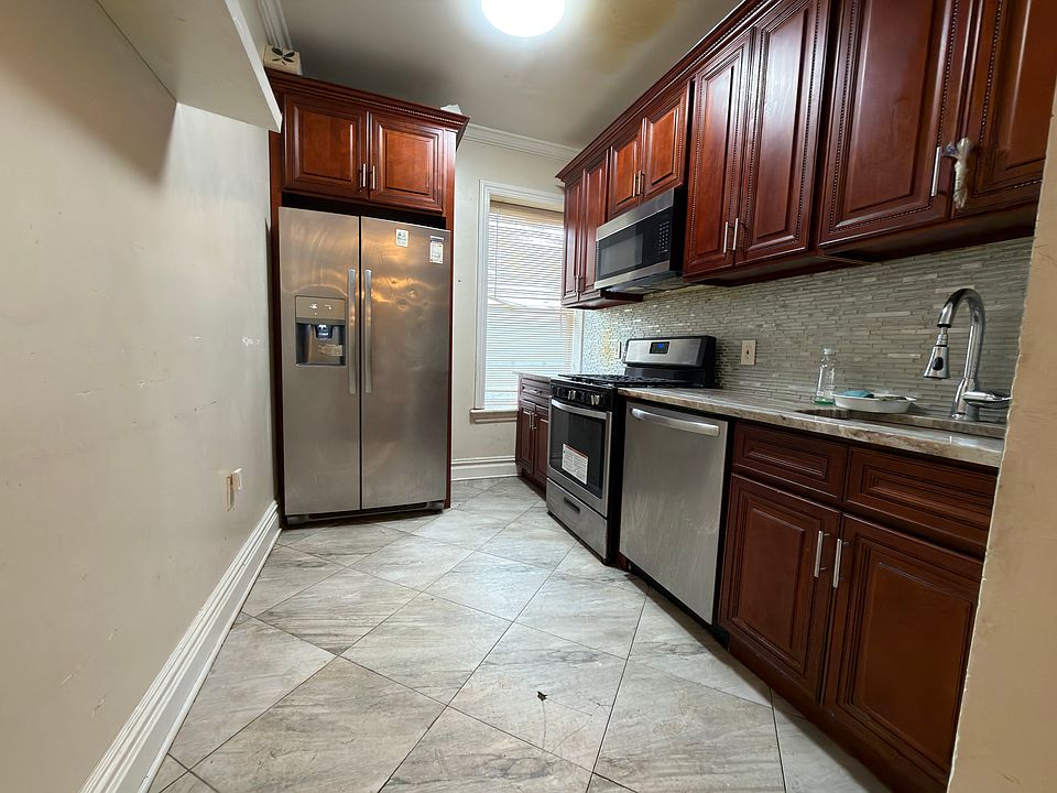 1st image of 412 Woodlawn Ave #1