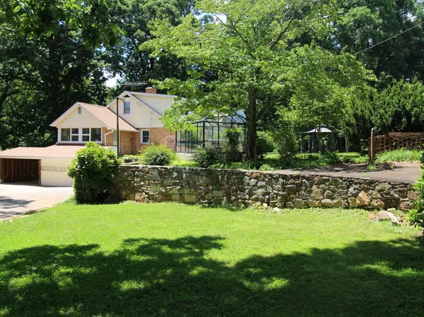 27 White Pine Dr, Asheville, NC 28805