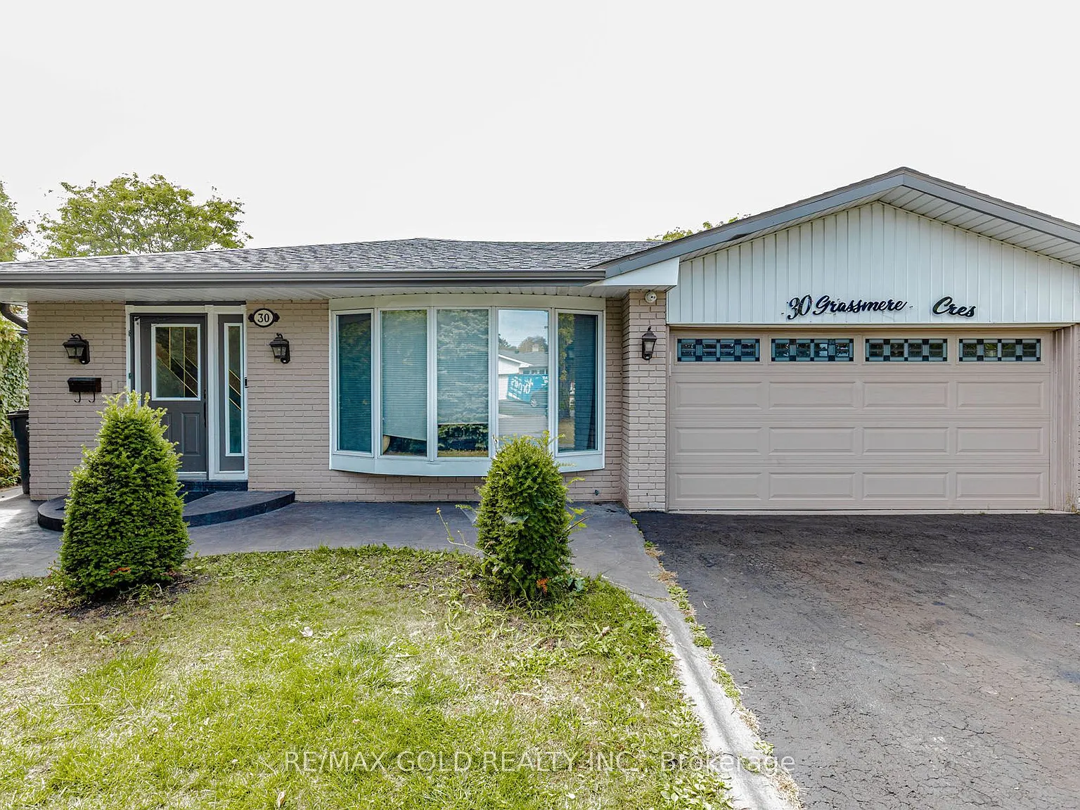 4 bed, $3,200 — Photo 1