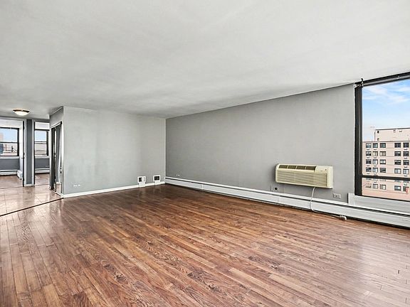 2nd image of 5740 N Sheridan Rd APT 8D