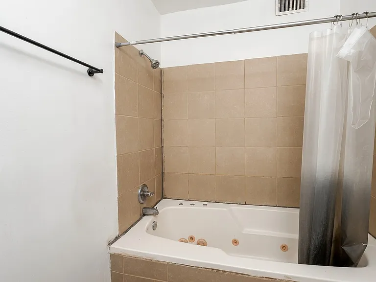 1016 W Cullerton St #1R — Photo 3
