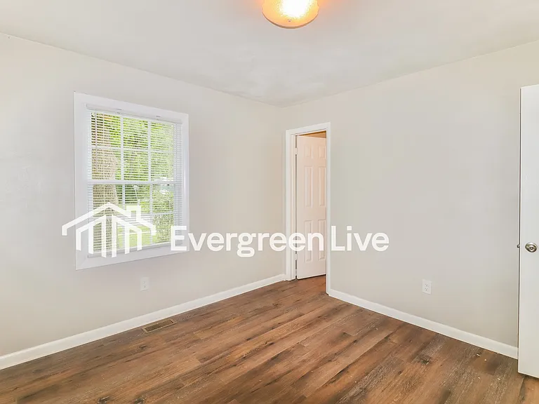2436 Strawberry Ln — Photo 9