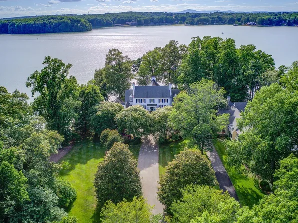 5 Lands End Rd, Penhook, VA 24137