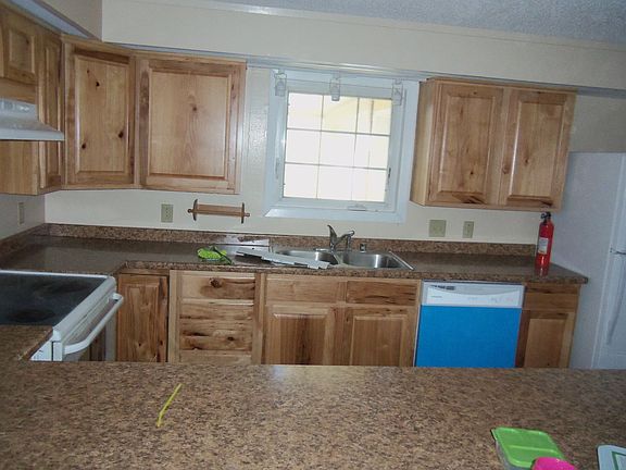 3rd image of 147 E 8th Ave