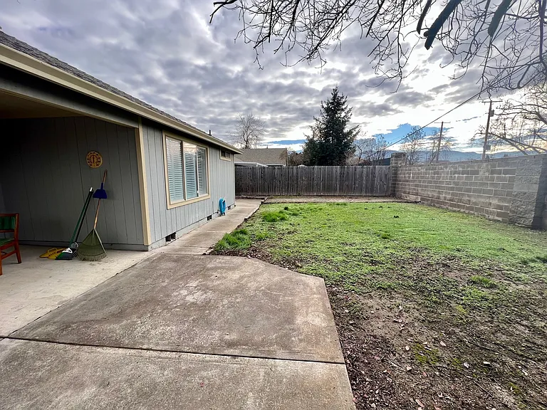 1902 Regal Ave — Photo 15