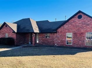 222 NE 9th St, Blanchard, OK 73010