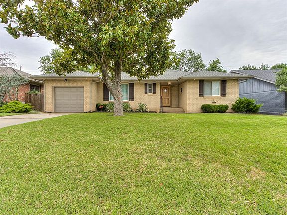 3rd image of 2521 Huntleigh Dr